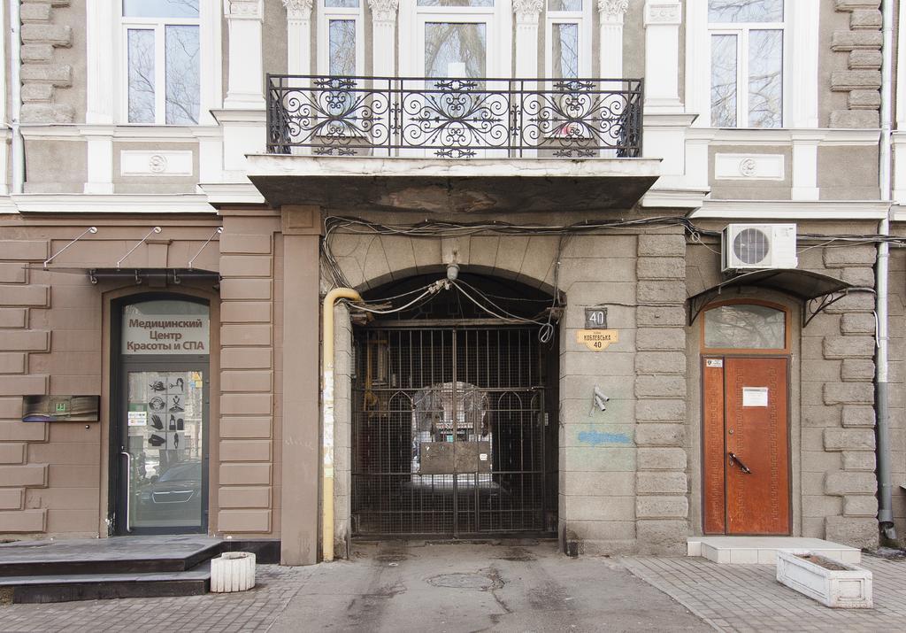 Club Suite Near Deribasovskaya Odessa Buitenkant foto